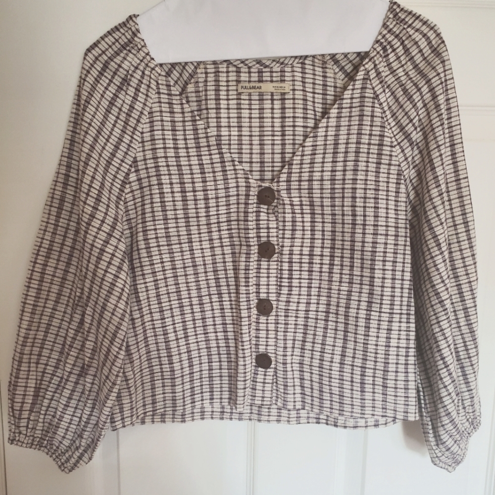 Pull & Bear top withwooden button details - XS